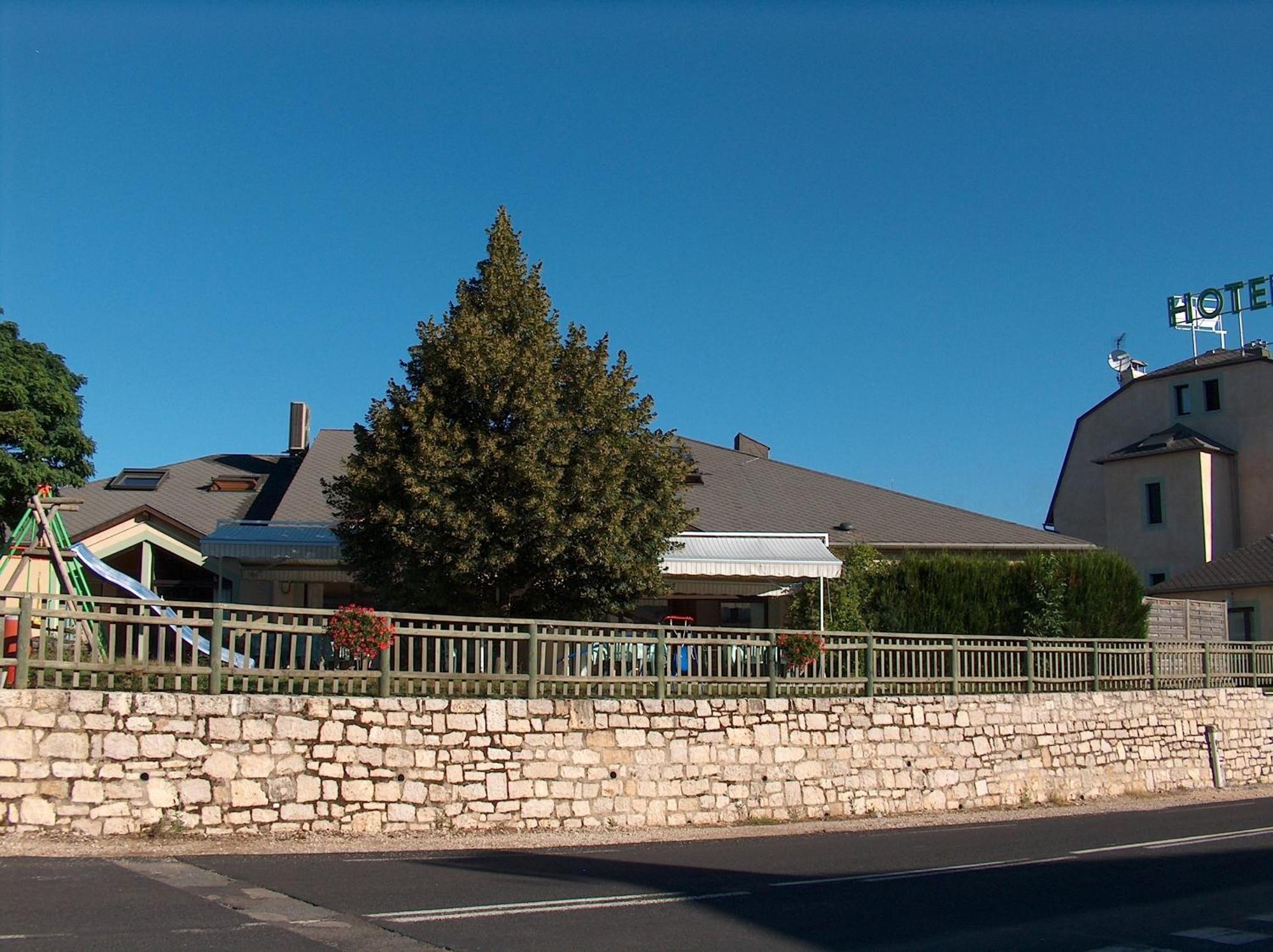Hotel-Restaurant Le Calice Du Gevaudan - A75 Banassac ภายนอก รูปภาพ