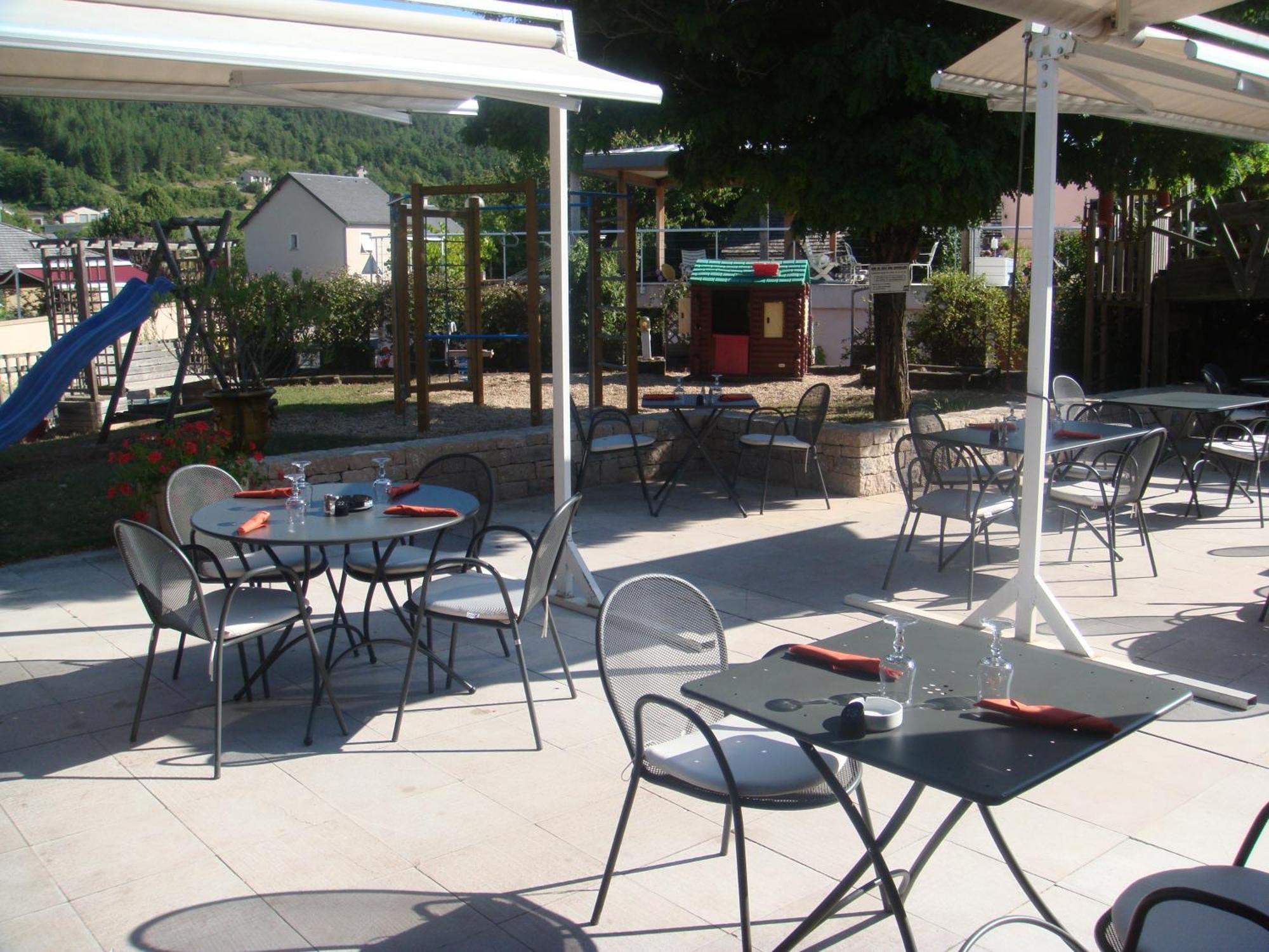 Hotel-Restaurant Le Calice Du Gevaudan - A75 Banassac ภายนอก รูปภาพ