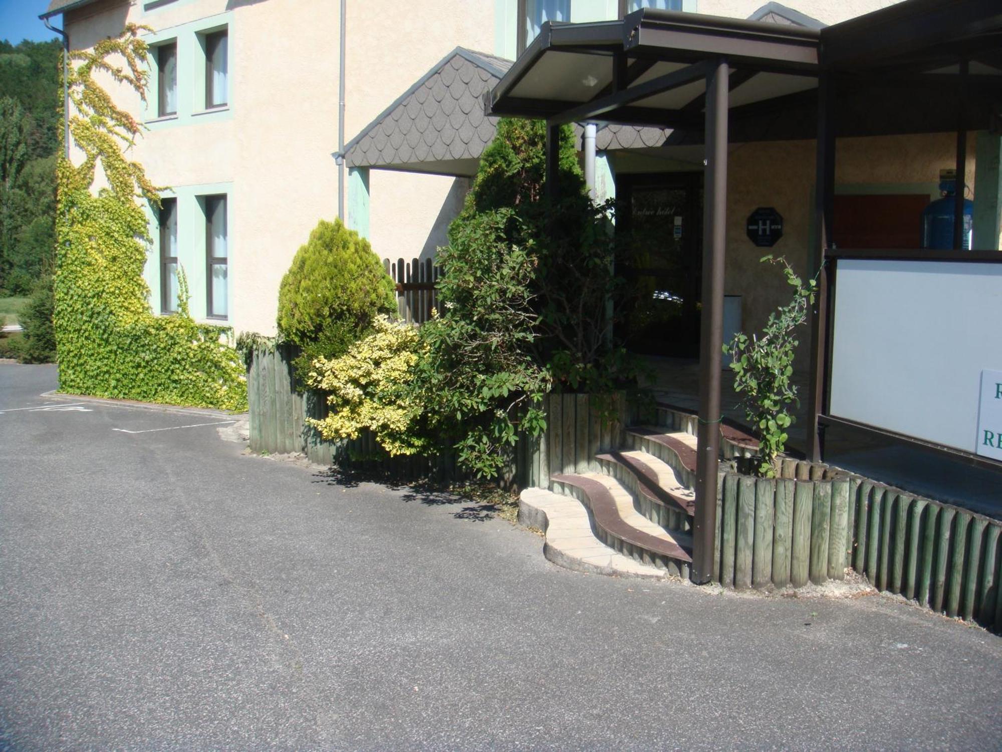 Hotel-Restaurant Le Calice Du Gevaudan - A75 Banassac ภายนอก รูปภาพ