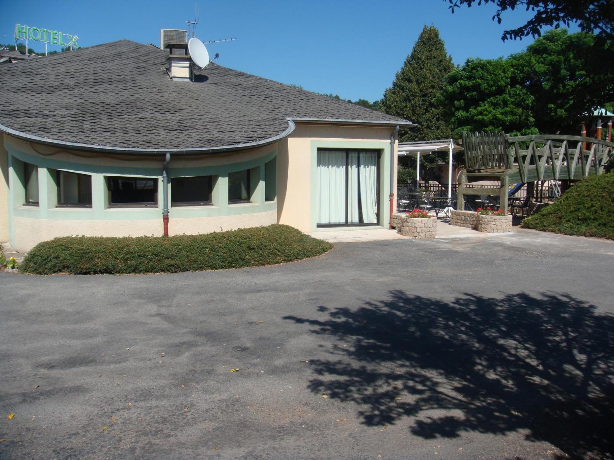 Hotel-Restaurant Le Calice Du Gevaudan - A75 Banassac ภายนอก รูปภาพ