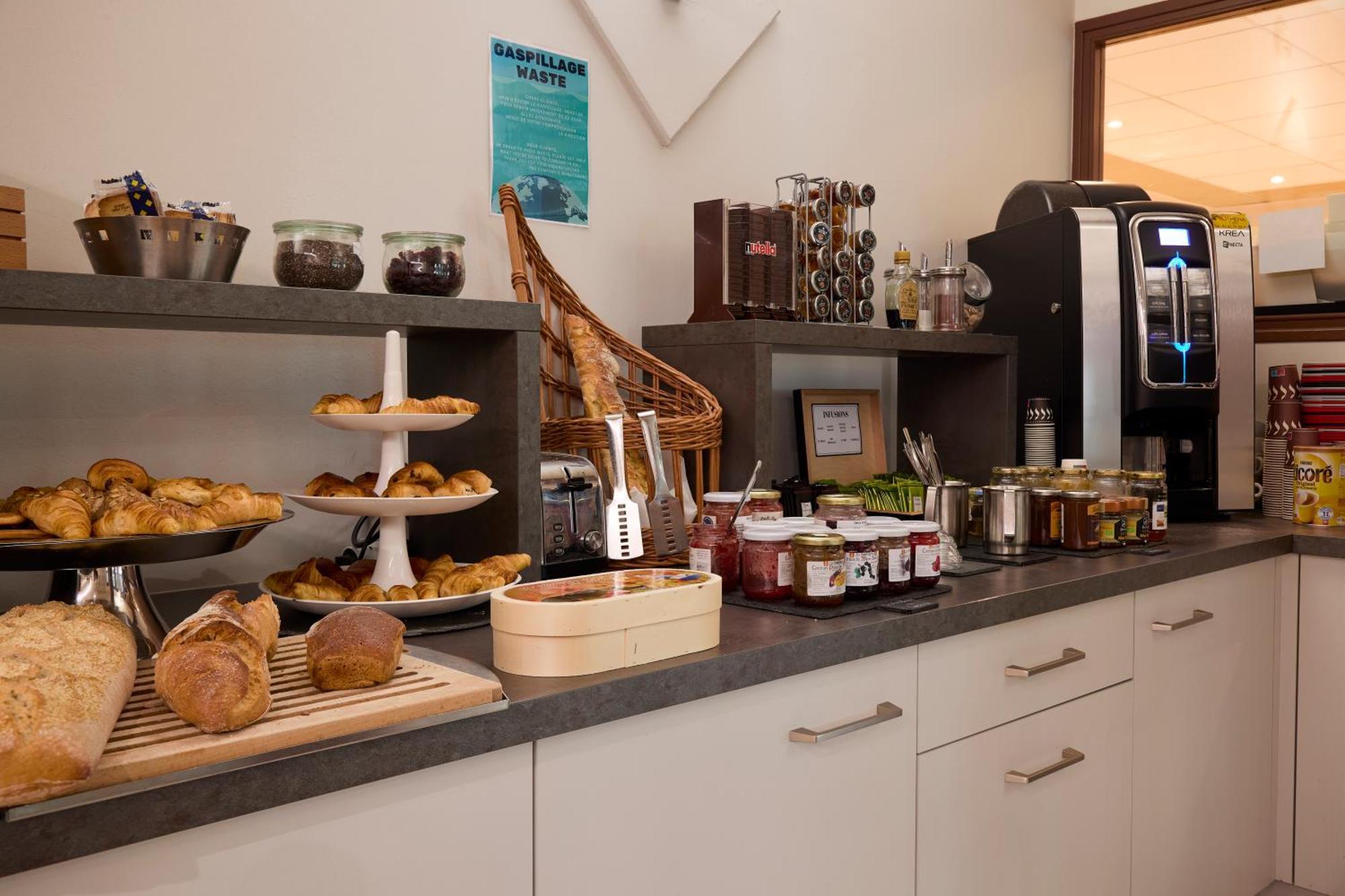 Hotel-Restaurant Le Calice Du Gevaudan - A75 Banassac ภายนอก รูปภาพ