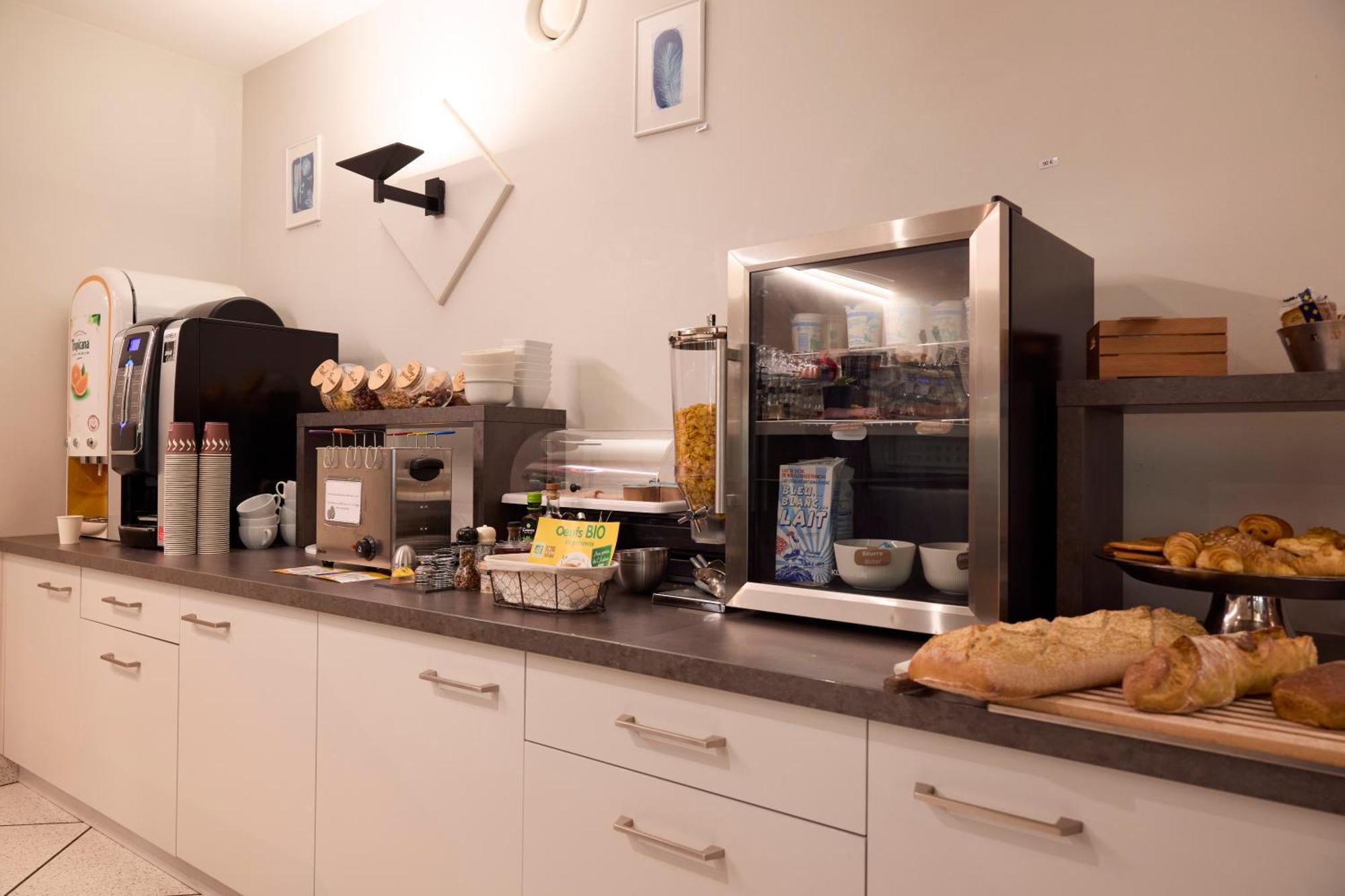 Hotel-Restaurant Le Calice Du Gevaudan - A75 Banassac ภายนอก รูปภาพ