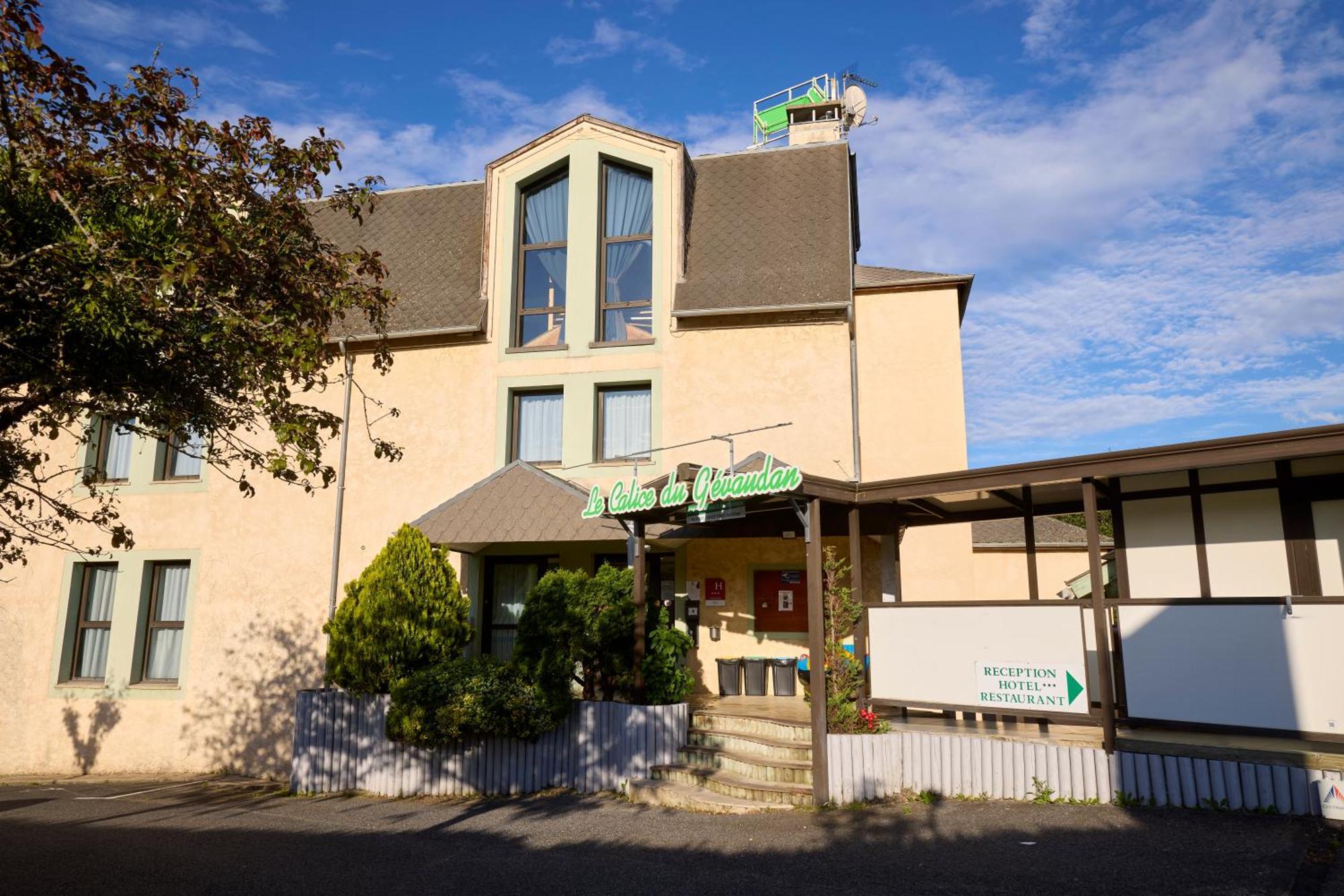 Hotel-Restaurant Le Calice Du Gevaudan - A75 Banassac ภายนอก รูปภาพ