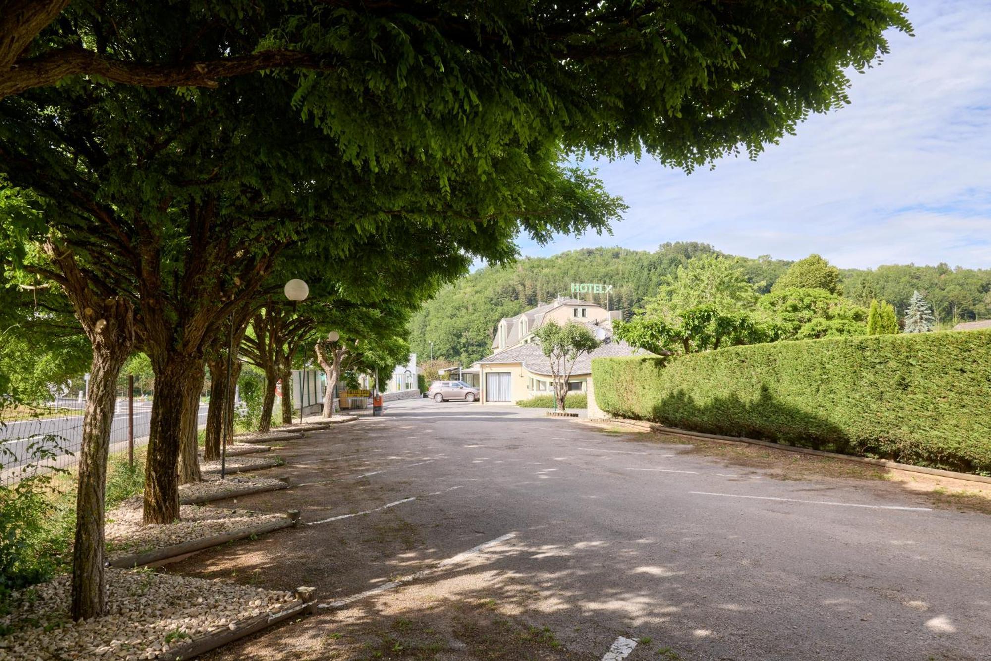 Hotel-Restaurant Le Calice Du Gevaudan - A75 Banassac ภายนอก รูปภาพ