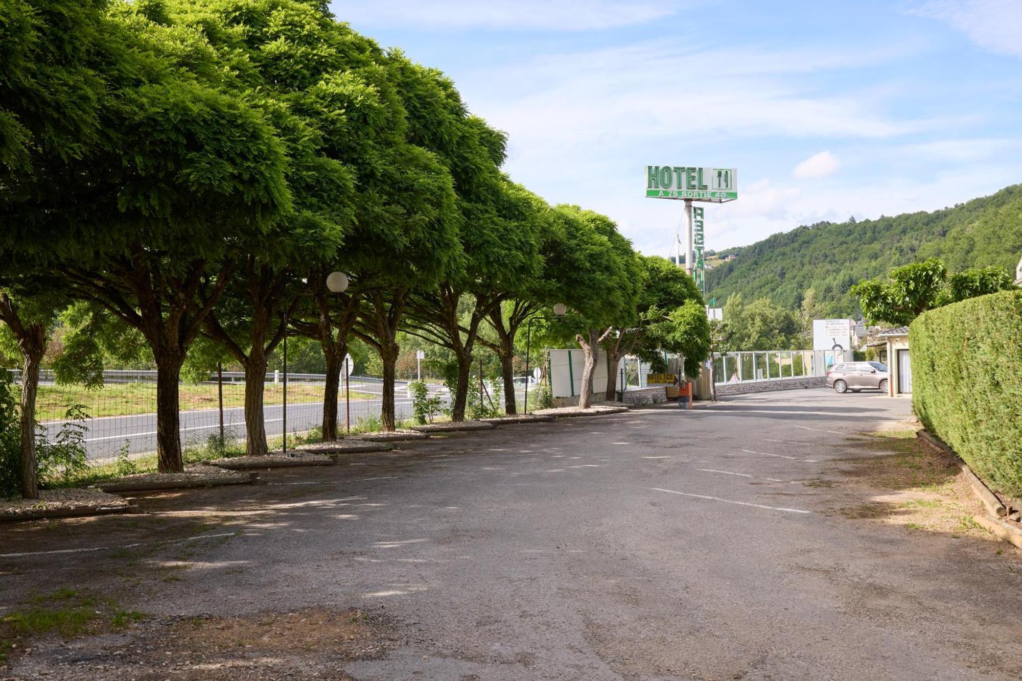 Hotel-Restaurant Le Calice Du Gevaudan - A75 Banassac ภายนอก รูปภาพ