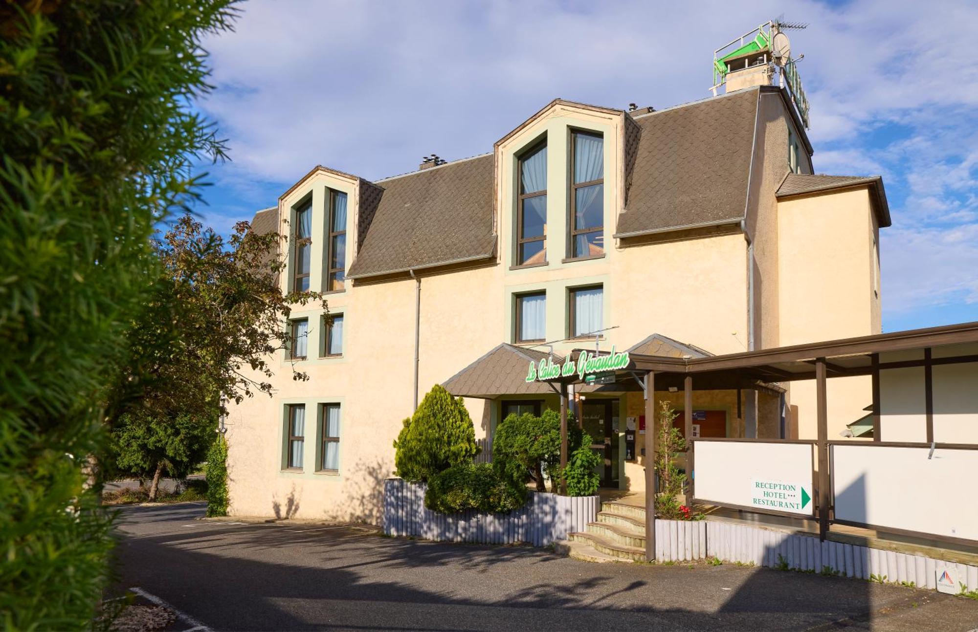 Hotel-Restaurant Le Calice Du Gevaudan - A75 Banassac ภายนอก รูปภาพ