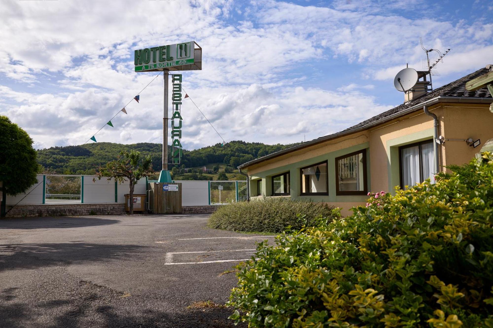 Hotel-Restaurant Le Calice Du Gevaudan - A75 Banassac ภายนอก รูปภาพ