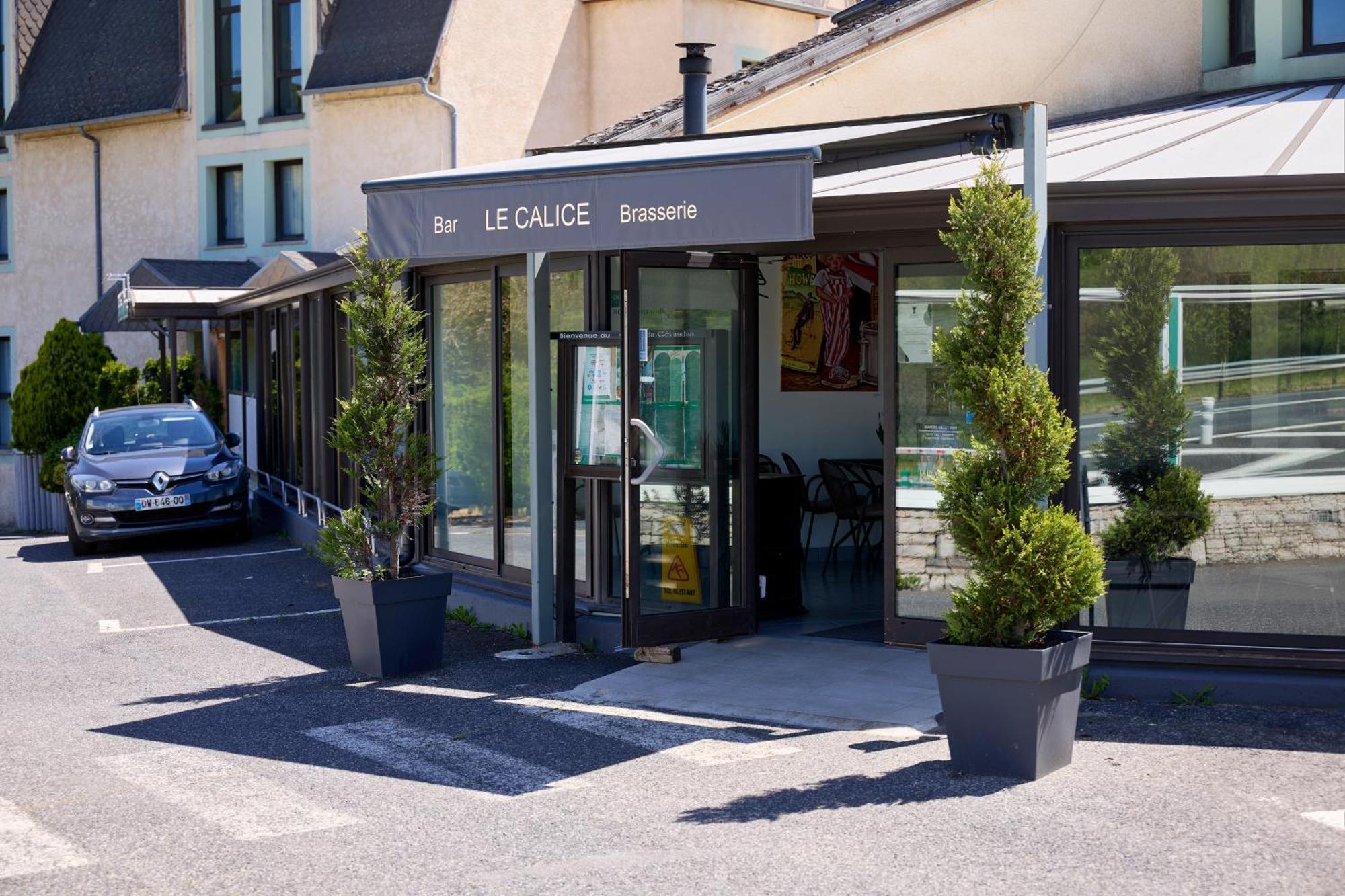 Hotel-Restaurant Le Calice Du Gevaudan - A75 Banassac ภายนอก รูปภาพ