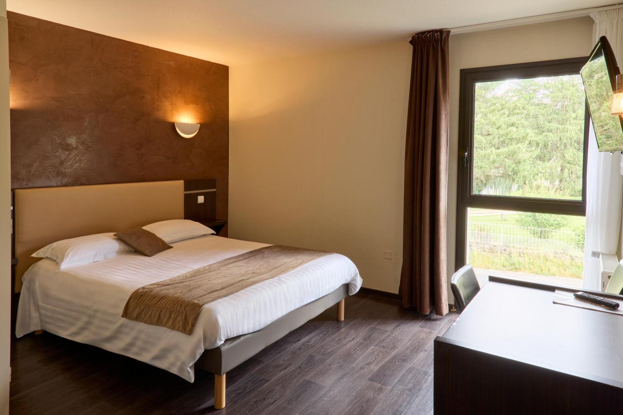 Hotel-Restaurant Le Calice Du Gevaudan - A75 Banassac ภายนอก รูปภาพ