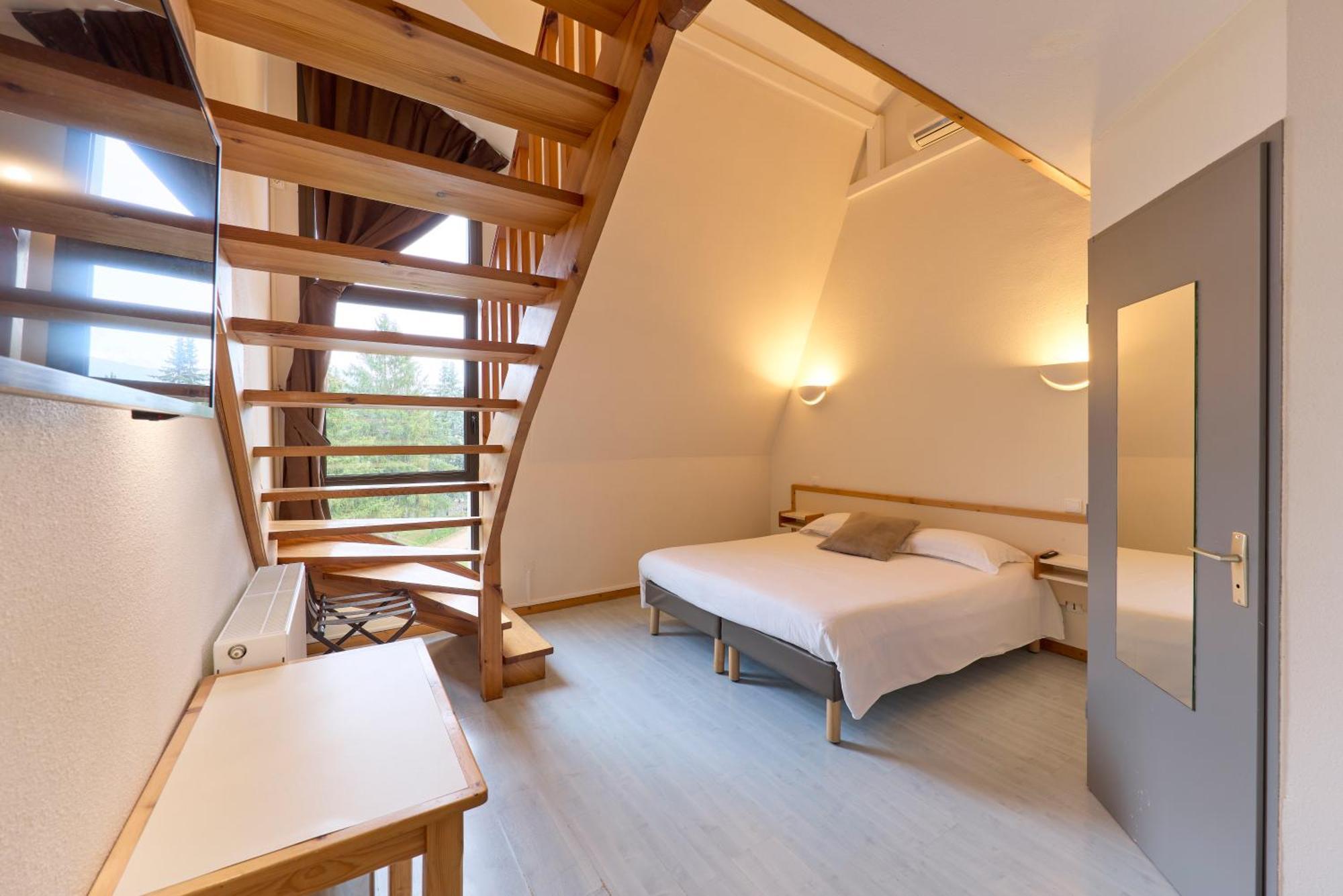 Hotel-Restaurant Le Calice Du Gevaudan - A75 Banassac ภายนอก รูปภาพ