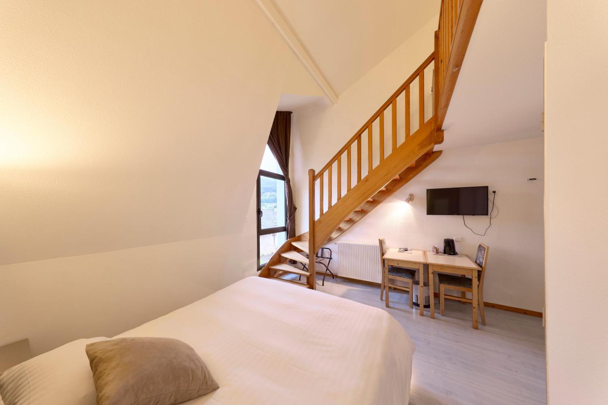 Hotel-Restaurant Le Calice Du Gevaudan - A75 Banassac ภายนอก รูปภาพ